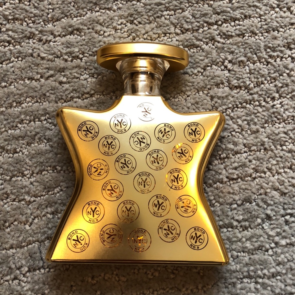 Signature by Bond No 9